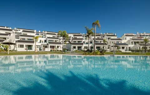 Swimming pool & gardens