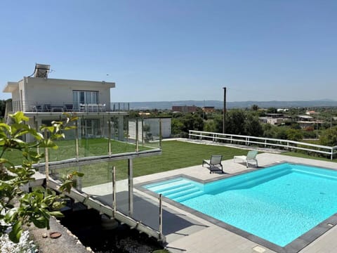 Autumn, Balcony / Terrace / Patio, Garden, Pool, Spring, Summer