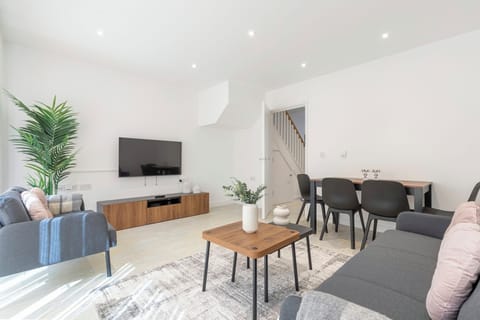 Lounge/dining