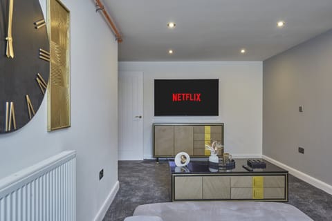 Living Room / Lounge