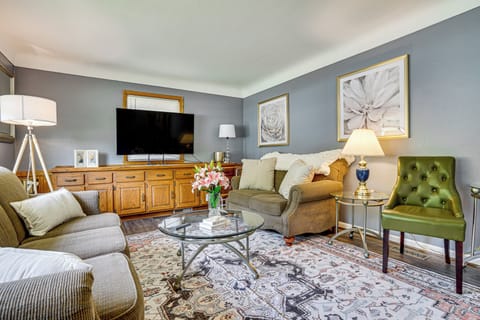 South Saint Paul Vacation Rental | 3BR | 1BA | 1,000 Sq Ft | Stairs Required