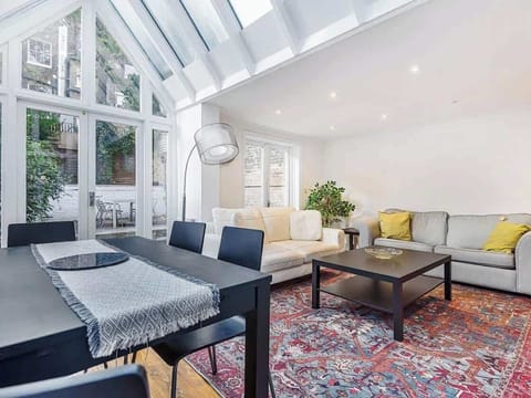 Main living room & dining area