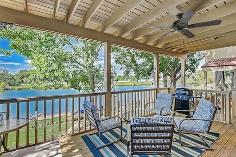 🌙 Welcome to Full Moon Harbor — your peaceful waterside escape near Lake LBJ.