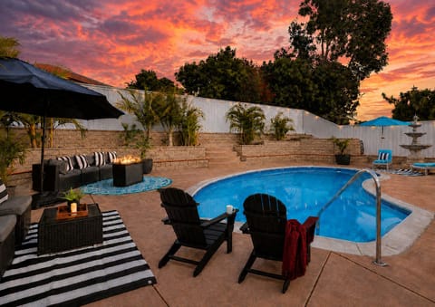 Sunrise in the morning next to the pool w/ some hot chocolate is a perfect vibe