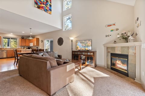 Large pet friendly four-bedroom home with two and a half bathrooms, sleeps 10.