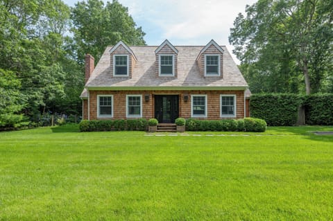 18 Country Lane - shingled home