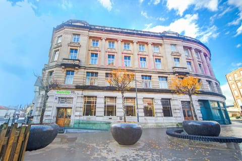 Hotel Exterior [summer]