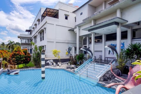 Holiday Home Swimming Pool