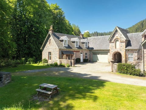 Building, Grass, Window, House, Roof, Home, Shrub, Cottage, Landscape