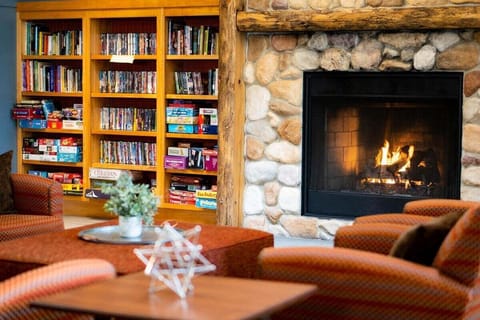 Cozy Lobby ay Pollard Brook