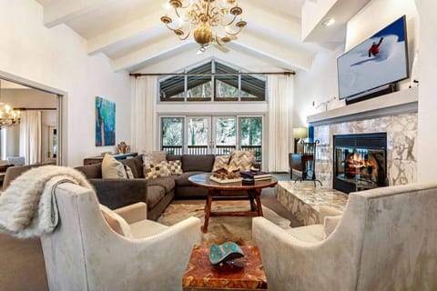Spacious living room with vaulted ceilings, fireplace and smart tv