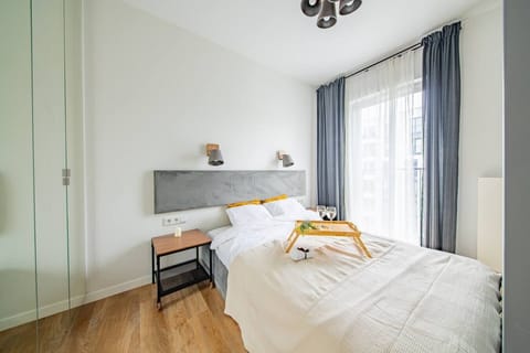 Bright 1-Bedroom Apartment near the Main Station and Kraków Old Town | Book Now with RENTUJEMY.COM