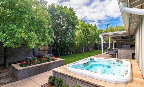 Hot tub and garden 