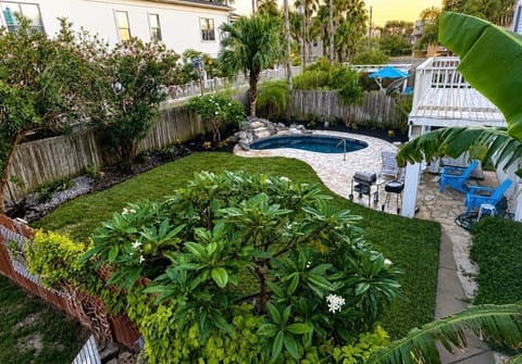 Dine al fresco on the private patio, overlooking your own pool and serene tropical oasis.