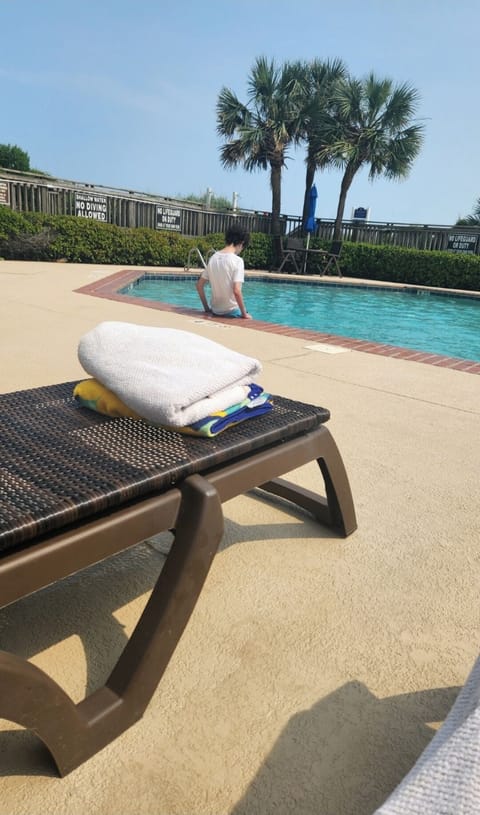 2nd larger oceanfront pool