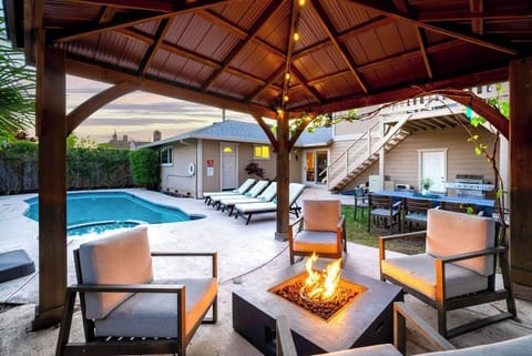 The fire pit provides a cozy place to relax and unwind. The afternoon coastal breeze brings wonderful cool temperatures in the evening! The warmth of the fire is a welcome focal point any time of year.