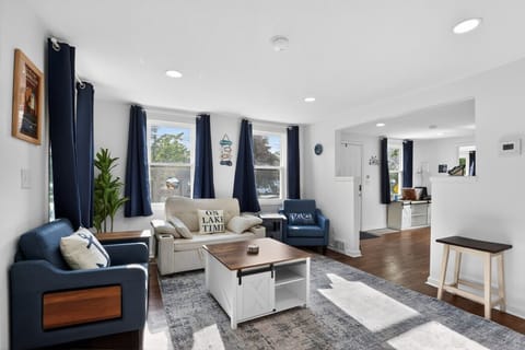 05_5290_Ohio_St-Living_room-6848