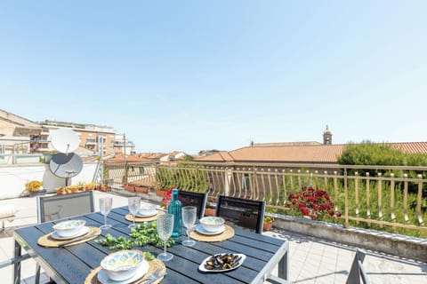 Balcony / Terrace / Patio