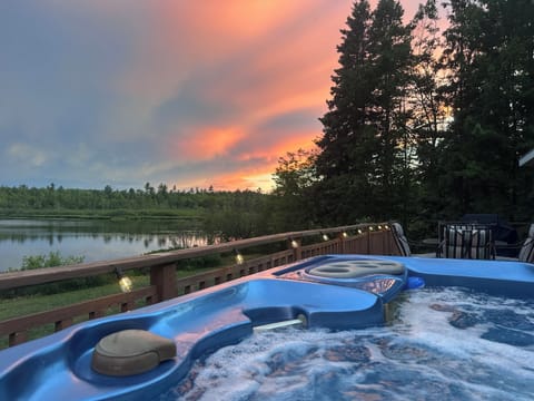 Relaxing  hot tub to enjoy the evening sunsets and morning sunrises from. 