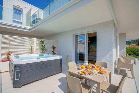 Jacuzzi