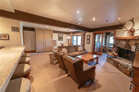 Living Room, Room, Indoors, Furniture, Couch