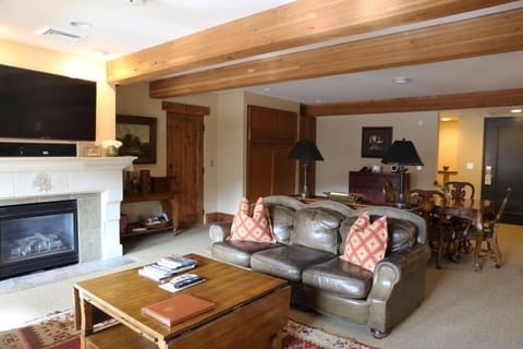Living Room, Room, Indoors, Furniture, Couch