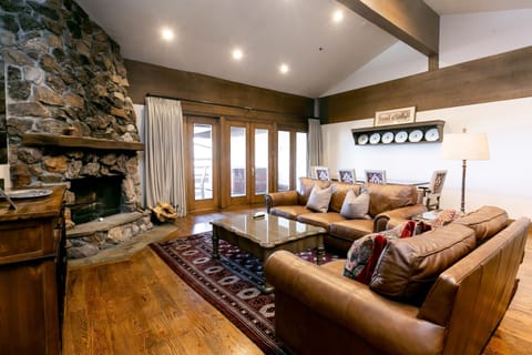 Living Room, Indoors, Room, Hardwood, Couch
