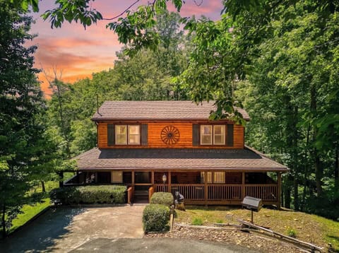 Rustic Cabin with Modern Updates. Nestled on a wooded site with seasonal mountain views.  Book now for Fall, Coloful Foliage and Harvest Decorations is one of the Highlights of the season.  Book while it's available