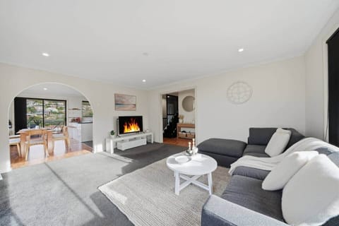 Spacious family living room with cosy seating, perfect for relaxing after exploring Hobart and Glenorchy.