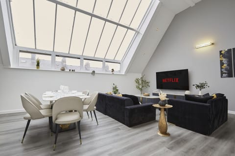 Living Room / Lounge