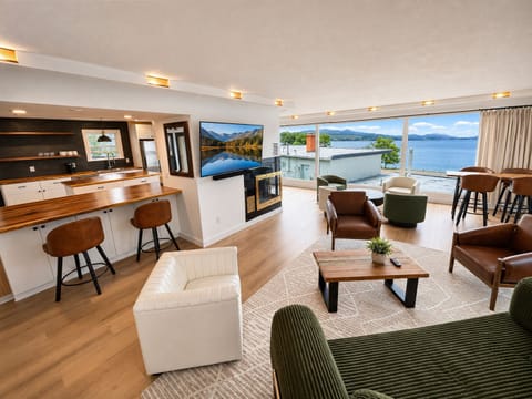 Sitting behind and overlooking the Port Polson Inn, the Lookout is well located less than 1/2 block off Flathead Lake with beautiful panoramic views, next to Ducharme Park, and about a 5 minute walk to downtown Polson
