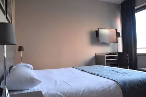 Bedroom. Interior and views may vary based on location and availability.
