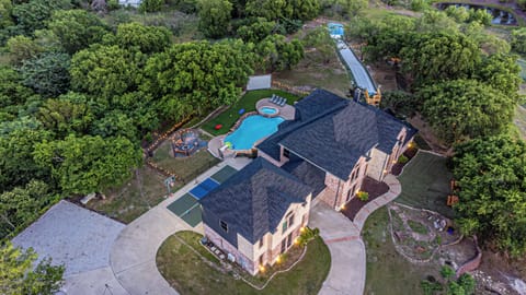 Welcome to Retreat Mountain Peak!!! Endless family fun awaits on nearly 10 acres of adventure perched on top of a DFW Mountain.  Your dream getaway and family gathering is just a few clicks away 