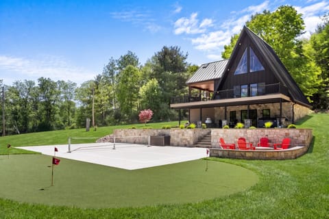 A frame cabin with pickleball, putting green, hot tub and firepit