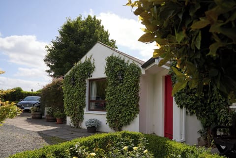 Front Entrance with free parking in driveway 