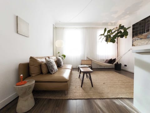 Plants, light and calm — the city left at the door.