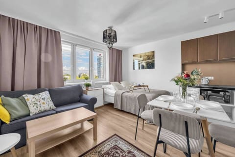 4 people studio in Warsaw | Book Now with RENTUJEMY