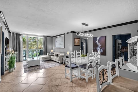 2-web-or-mls-3801SOceanDr#1-1