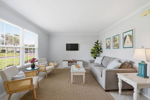 Cozy Up in Comfort: Your Perfect Living Room Awaits
