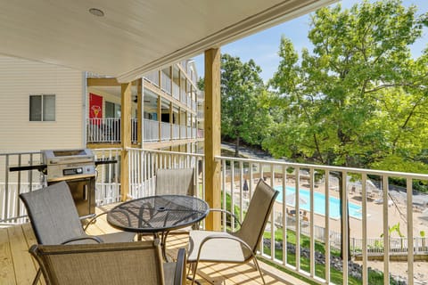 Osage Beach Vacation Rental | 2BR | 2BA | 980 Sq Ft | Steps to Enter