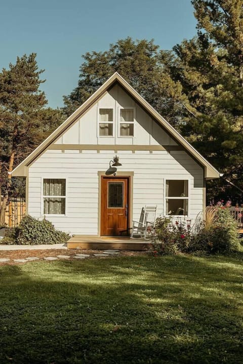 Welcome to Mysa Stays Elkhorn Cottage! 1000 square feet is the perfect cottage size to stretch out, yet still feel cozy. It is ideal for a romantic getaway or can sleep 4-5 for small families or groups of friends. 