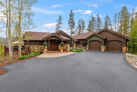 Where Comfort Meets Style – The front of the home showcases the perfect blend of modern elegance and rustic charm, inviting you to explore more.


