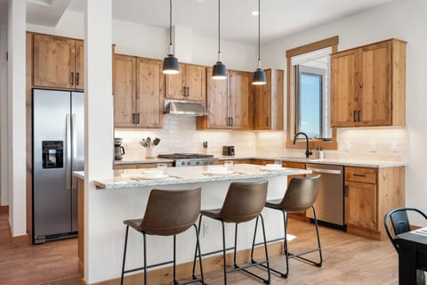 Kitchen Island Sitting for 3 People
