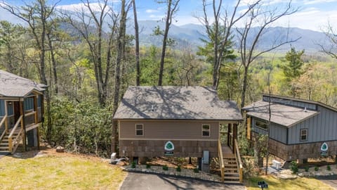 Exterior Photo with mountain view