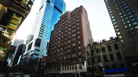 Arrive in the heart of the city’s iconic skyline.