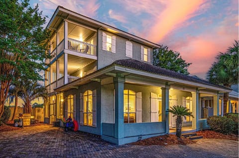 Welcome to Emerald Coastin'!