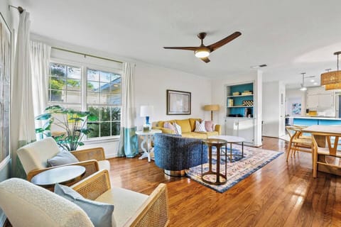 Spread out, catch up, and decompress. Whether you're mapping out your day in downtown McKinney or debriefing over a bottle of wine after a long evening out, this sun-drenched living room is where the group naturally gathers.