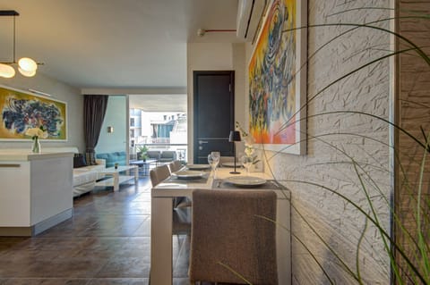 Bright open-plan apartment with fully equipped kitchenette and dining space