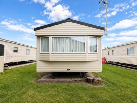 You can build sandcastles on the beach, explore the historic coastline, or simply relax in the sun. Harwich offers a wonderful backdrop for creating treasured memories