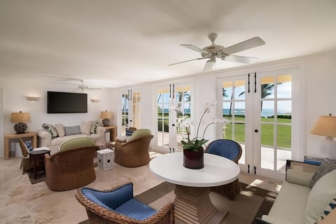 Unwind together in an airy lounge facing the shoreline.
